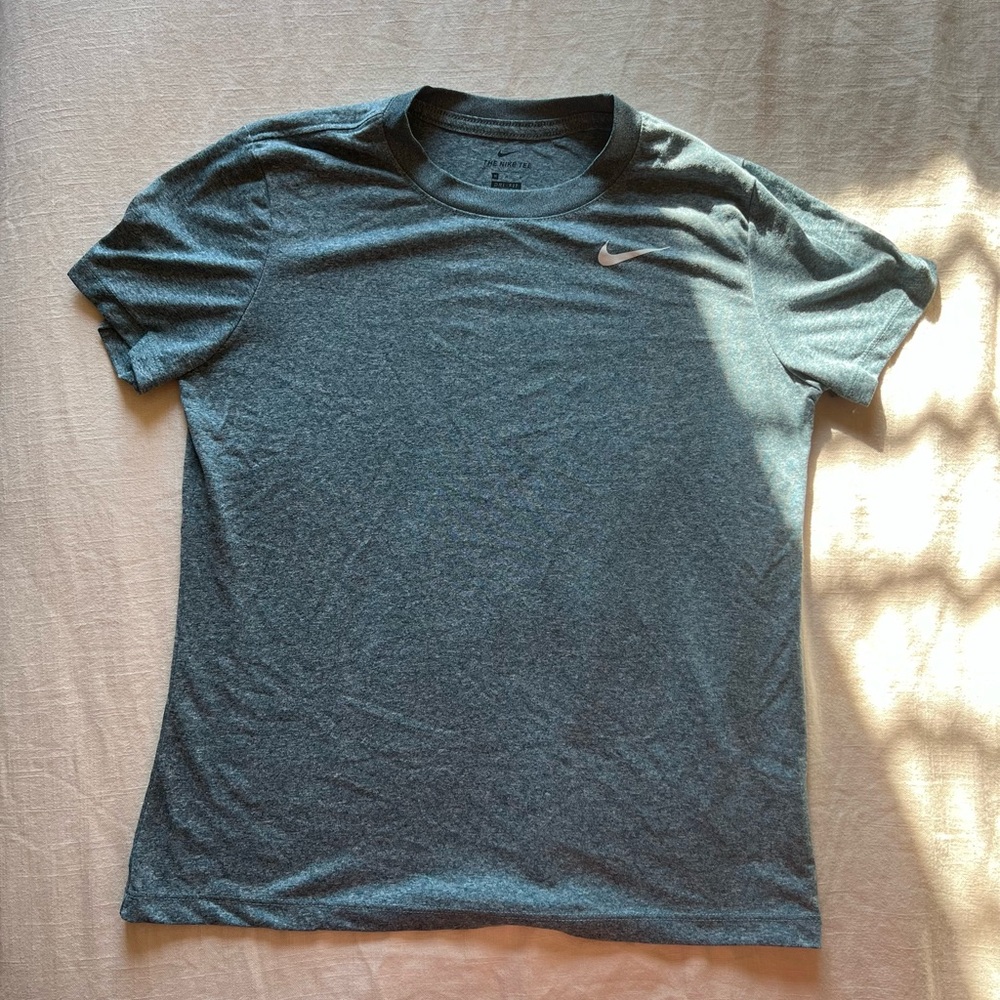 Women’s Nike shirt